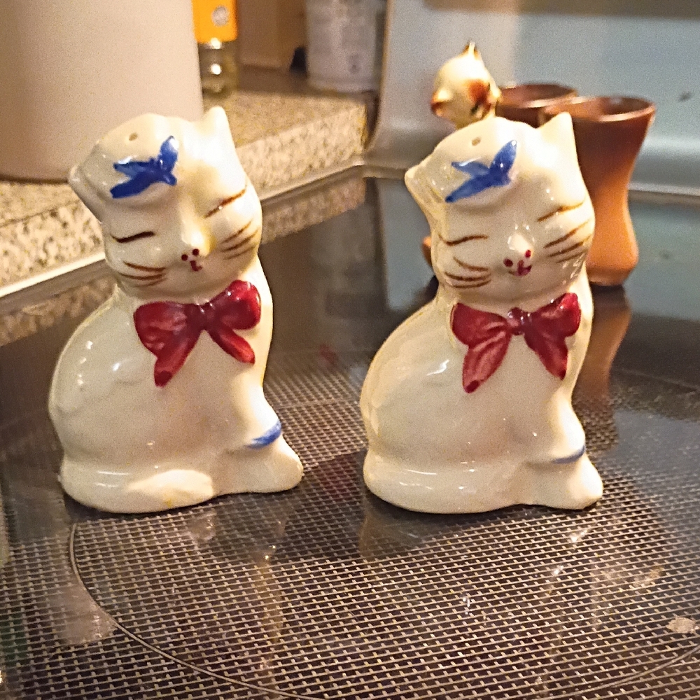 Whimsical Cat Salt and Pepper Shakers with Red and Blue Bows